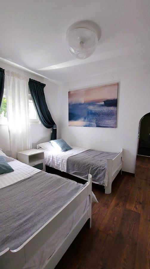 פרמנטורה Holiday Home Zora - Family Vacation House Near Protected Area Of The Nature Park Kamenjak, With Green Yard, Wifi, Air-Con מראה חיצוני תמונה