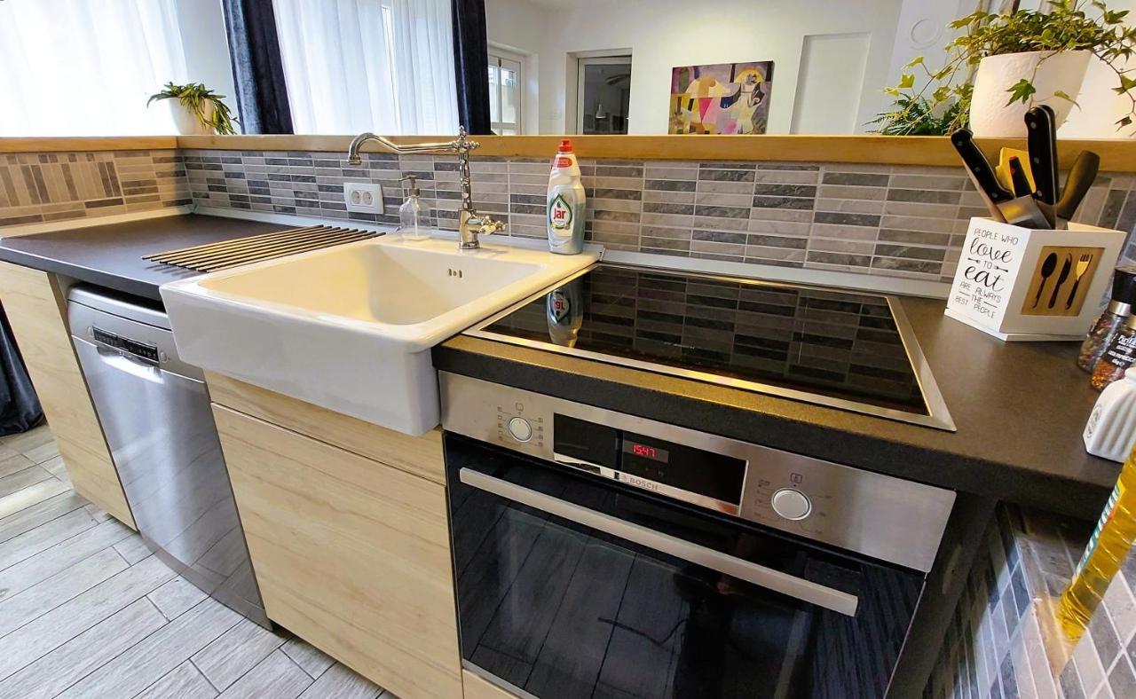 פרמנטורה Holiday Home Zora - Family Vacation House Near Protected Area Of The Nature Park Kamenjak, With Green Yard, Wifi, Air-Con מראה חיצוני תמונה